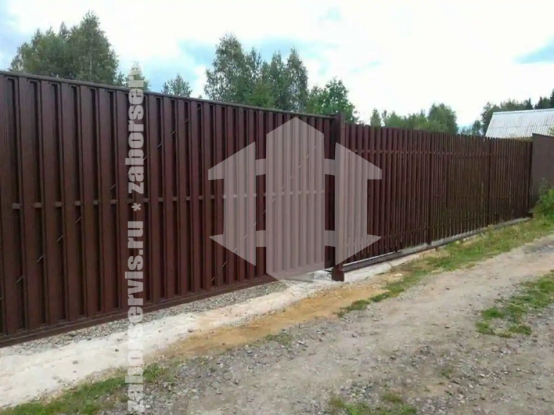 Заборы из металлического штакетника шахматка 49 метров
