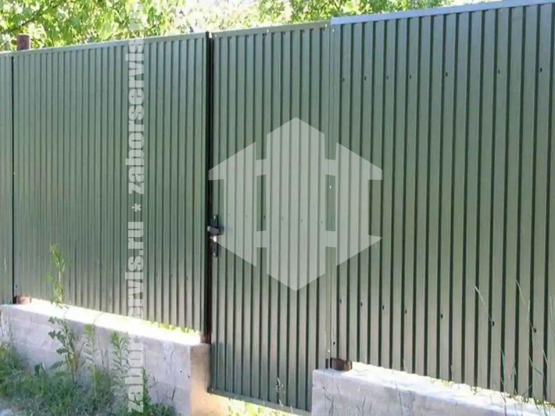 Забор из профнастила 68 метра зеленый