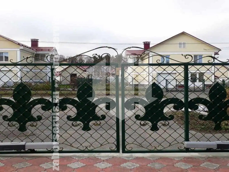 Кованый забор с распашными воротами 70 метров