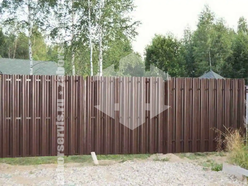 Заборы из металлического штакетника шахматка 43 метра