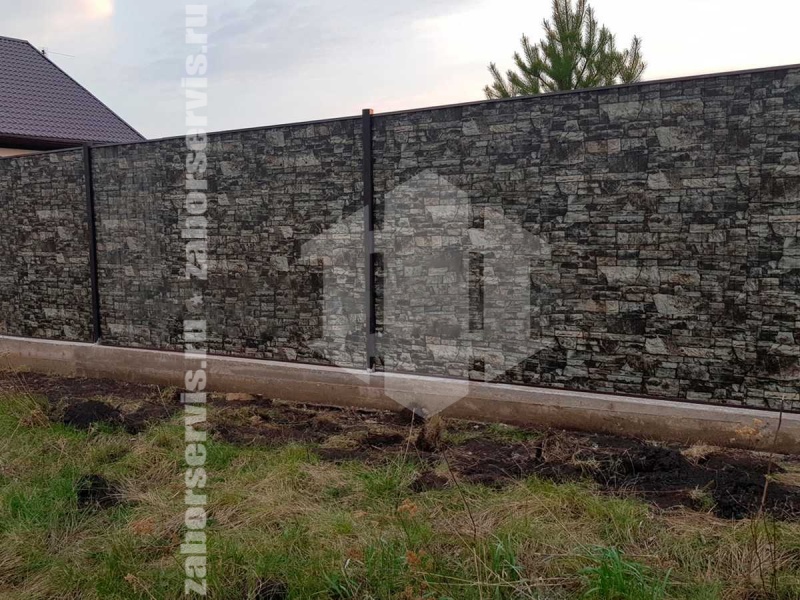 Забор из профнастила под камень 25 метров