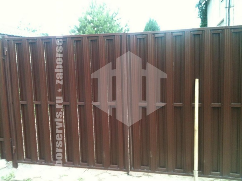 Забор из евроштакетника в шахматном порядке 75 метров