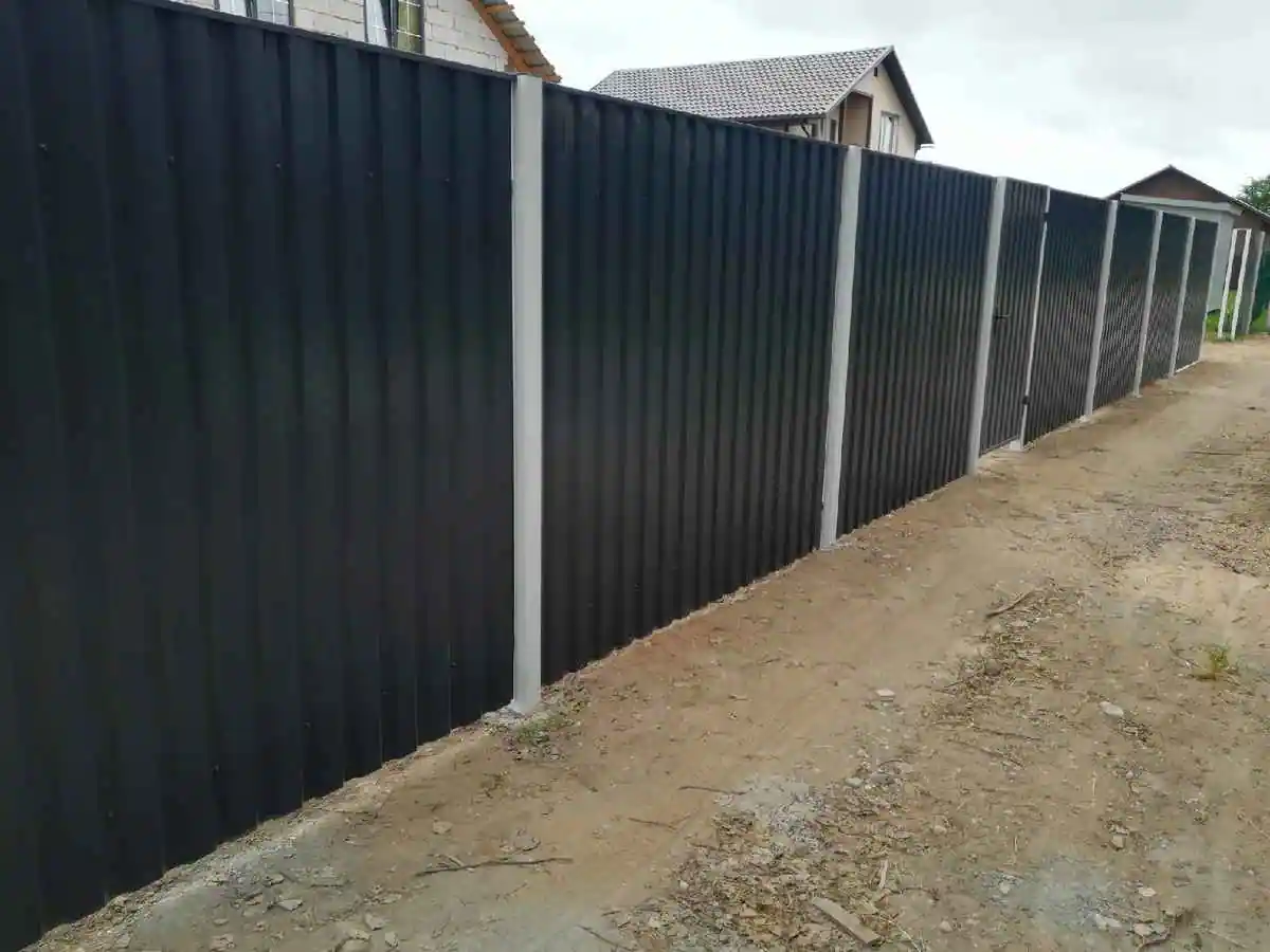 Забор из профнастила серый 100 метров