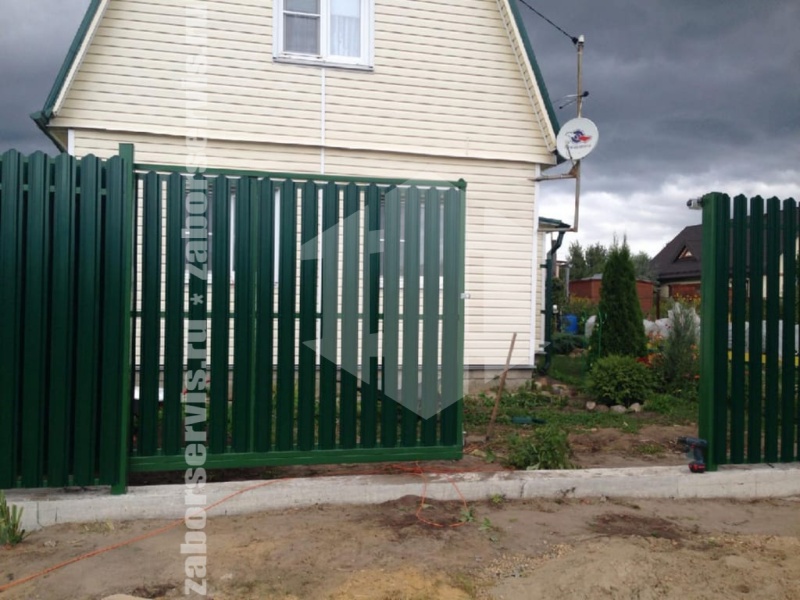 Ворота откатные из штакетника