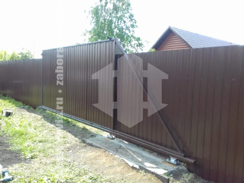 Ворота откатные из профнастила