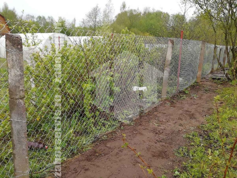 Забор из сетки рабицы в натяг с протяжкой арматуры 90 метров