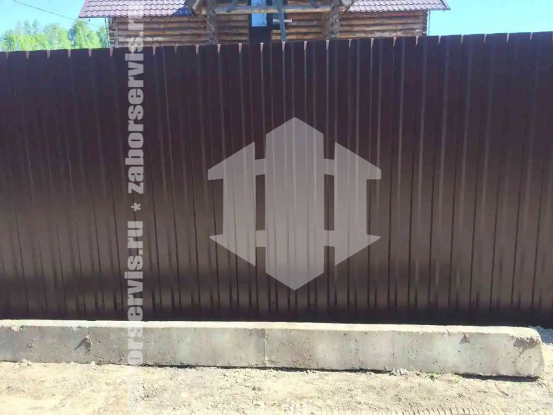 Забор из профнастила с воротам 75 метров