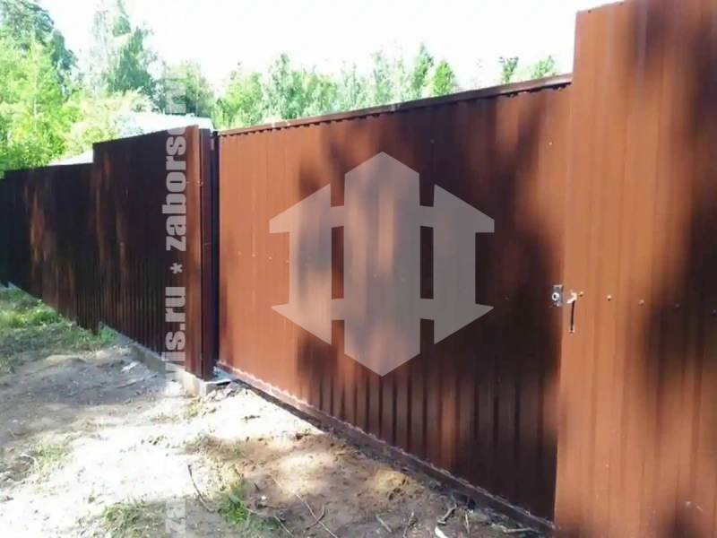 Забор из профнастила с воротам 59 метров