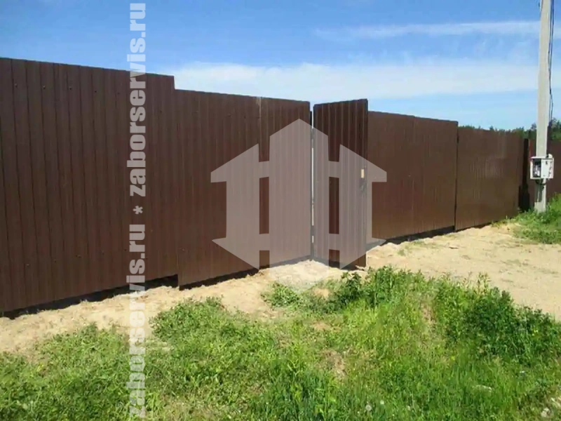 Забор из профнастила 104 метра коричневый