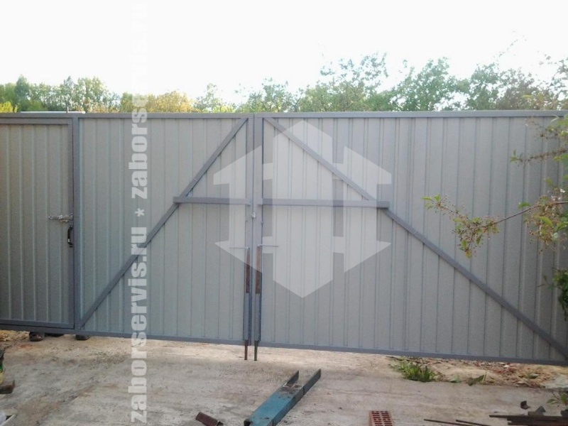 Забор из профнастила с бетонированием столбов 62 метра