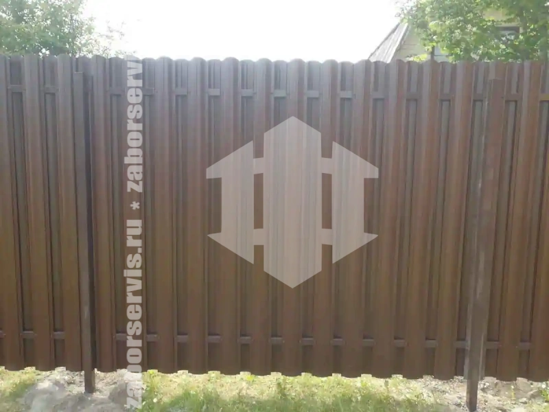 Заборы из металлического штакетника шахматка 89 метров