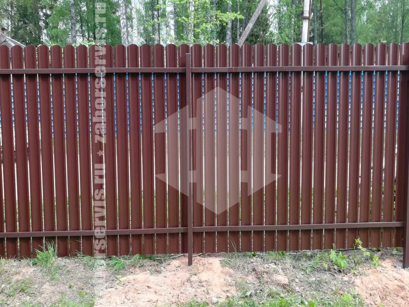 Металлический штакетник 20 соток с забивными столбами