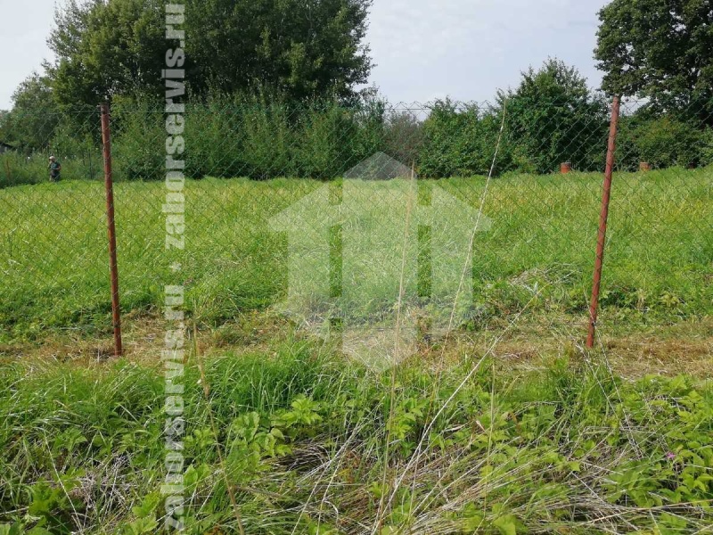 Забор из сетки рабицы в натяг с протяжкой арматуры 10 соток