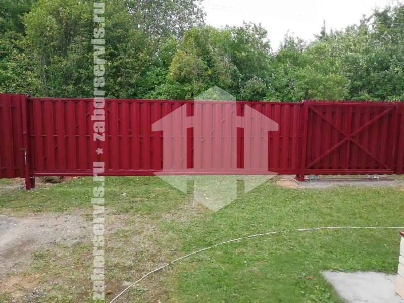 Заборы из металлического штакетника шахматка 73 метра