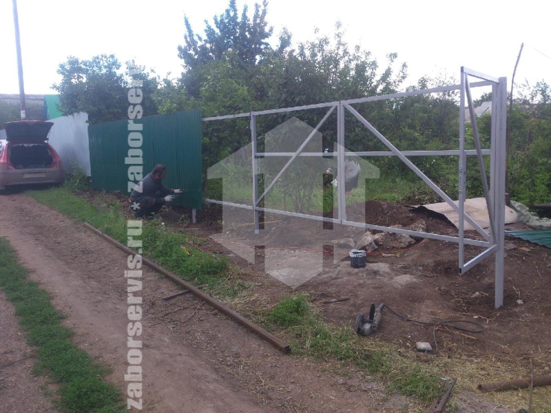 Забор из профнастила с забивными столбами 144 метра