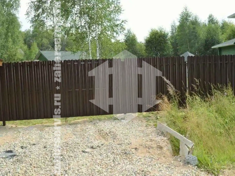 Заборы из металлического штакетника шахматка 43 метра