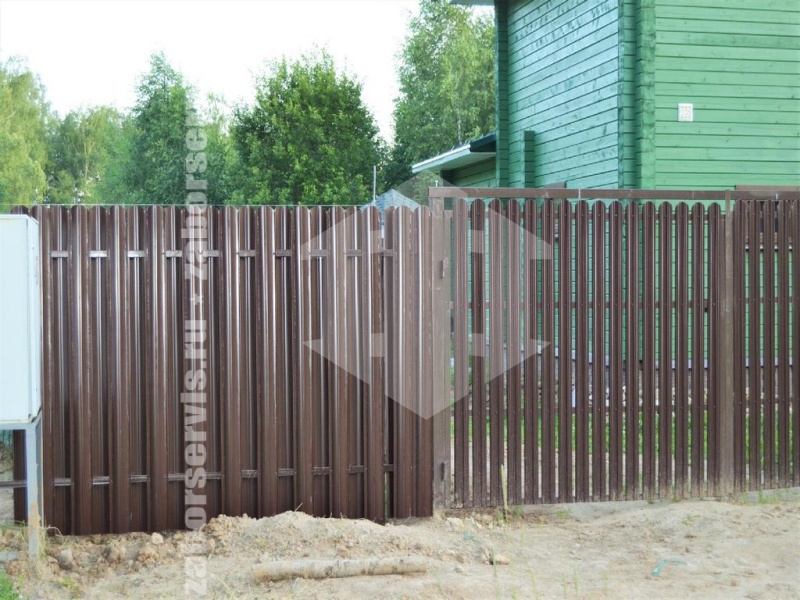 Забор из евроштакетника в шахматном порядке 46 метров