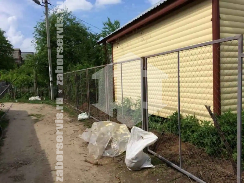 Забор из сетки рабицы секциями 50 метров