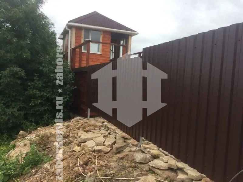 Забор из профнастила коричневый 40 метров