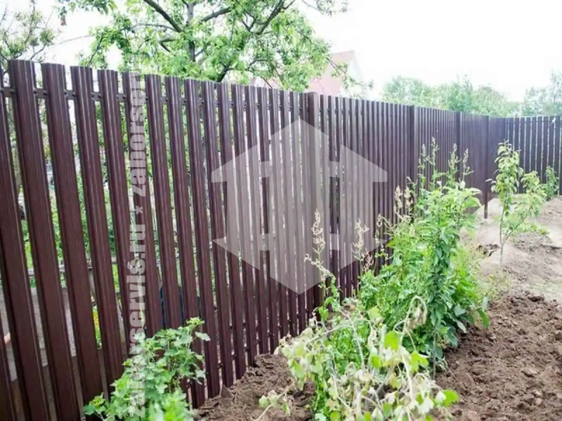 Забор из металлического штакетника 98 метров