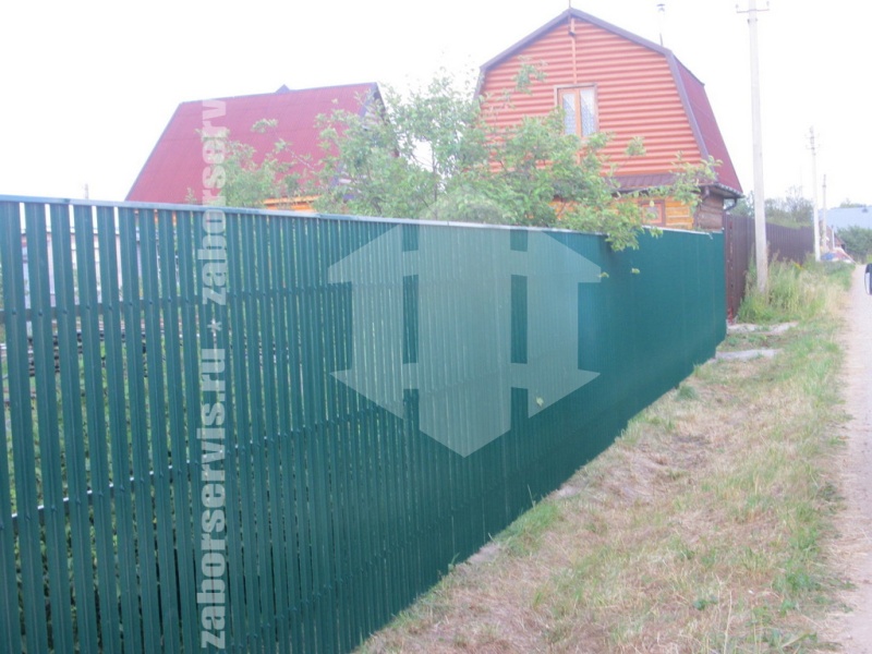 Забор из евроштакетника с утрамбовкой щебнем 155 метров