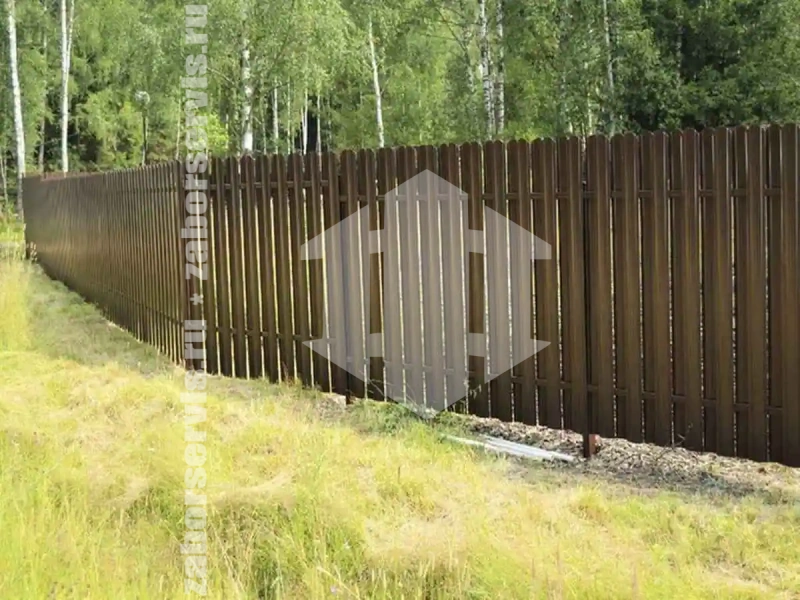 Заборы из металлического штакетника шахматка 43 метра