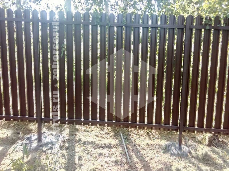 Забор из металлического штакетника 70 метров