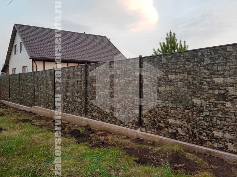 Забор из профнастила под камень 25 метров