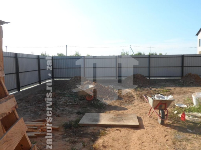 Забор из профнастила на ленточном фундаменте 92 метра