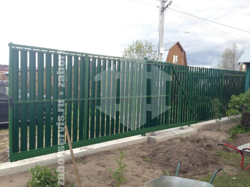 Ворота откатные из штакетника