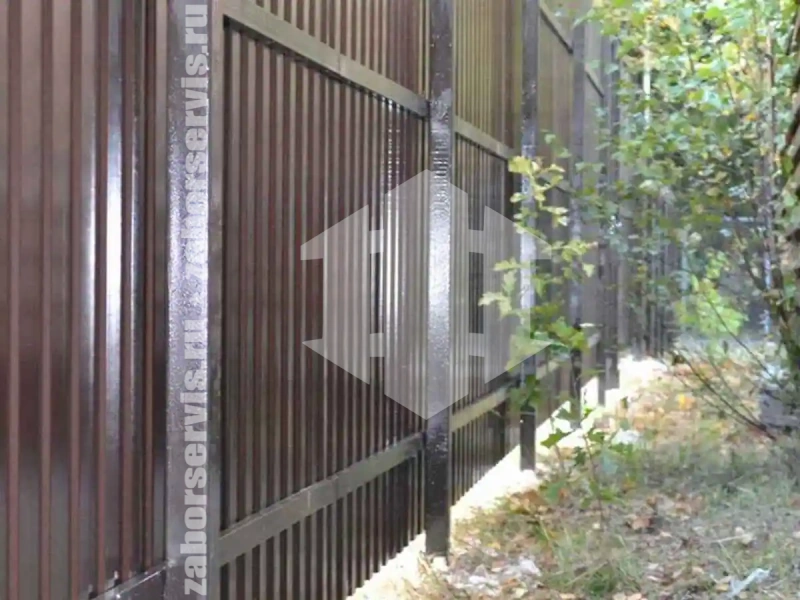Забор из профнастила 83 метра коричневый