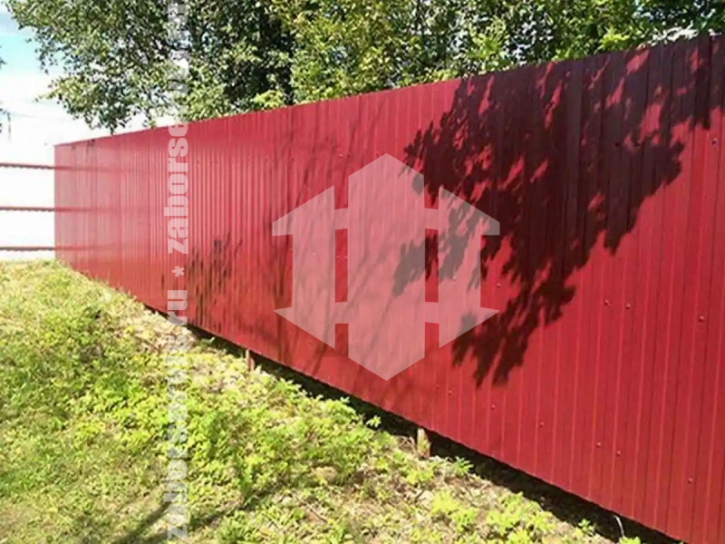 Забор из профнастила 48 метров красный