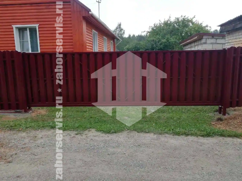 Заборы из металлического штакетника шахматка 73 метра